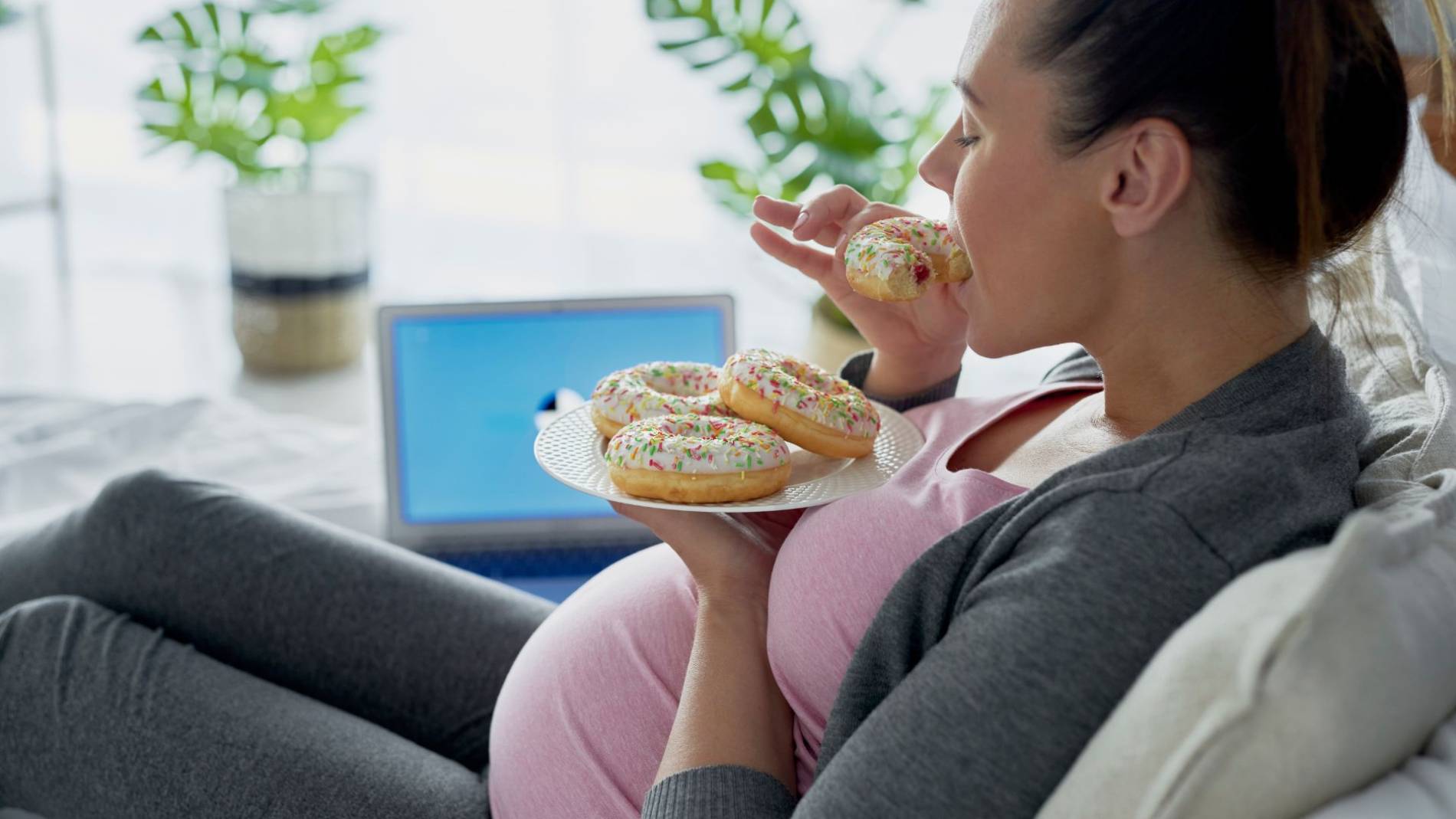 &Zeta;ά&chi;&alpha;&rho;&eta; &sigma;&tau;&eta;&nu; &epsilon;&gamma;&kappa;&upsilon;&mu;&omicron;&sigma;ύ&nu;&eta;: &Tau;&iota; &delta;&epsilon;ί&chi;&nu;&omicron;&upsilon;&nu; &tau;&alpha; &nu;έ&alpha; &delta;&epsilon;&delta;&omicron;&mu;έ&nu;&alpha; &gamma;&iota;&alpha; &tau;&eta; &sigma;&upsilon;&nu;&alpha;&iota;&sigma;&theta;&eta;&mu;&alpha;&tau;&iota;&kappa;ή &alpha;&nu;ά&pi;&tau;&upsilon;&xi;&eta; &tau;&omega;&nu; &pi;&alpha;&iota;&delta;&iota;ώ&nu;