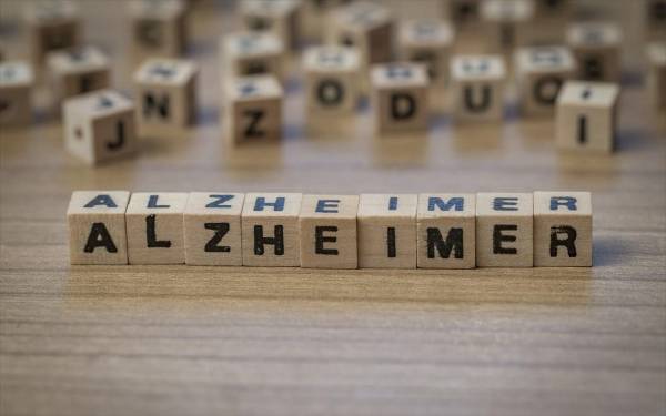 &Eta; &epsilon;&pi;&iota;&sigma;&tau;ή&mu;&eta; &tau;&eta;&sigmaf; &gamma;&epsilon;&nu;&epsilon;&tau;&iota;&kappa;ή&sigmaf; &sigma;&tau;&eta; &laquo;&mu;ά&chi;&eta;&raquo; &kappa;&alpha;&tau;ά &tau;&omicron;&upsilon; Alzheimer