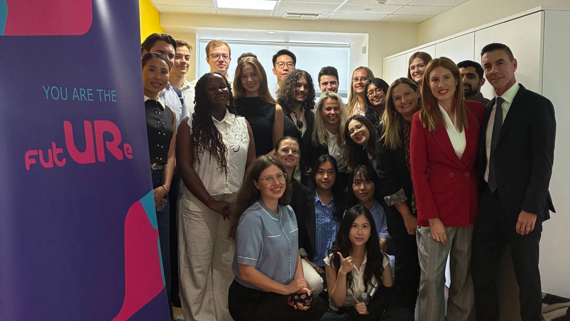 «FutURe» roundtable: Η Merck Ελλάδας βάζει στο μικροσκόπιο τις απόψεις και τους προβληματισμούς της Γενιάς Z