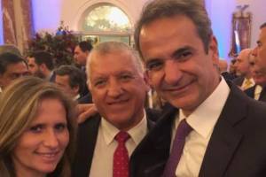 M&alpha;&zeta;ί &mu;&epsilon; &tau;&omicron;&nu; &Pi;&rho;&omega;&theta;&upsilon;&pi;&omicron;&upsilon;&rho;&gamma;ό &sigma;&tau;&eta; &delta;&epsilon;&xi;ί&omega;&sigma;&eta; &tau;&omicron;&upsilon; State Department (photos)