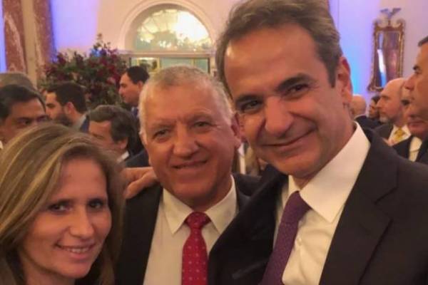 M&alpha;&zeta;ί &mu;&epsilon; &tau;&omicron;&nu; &Pi;&rho;&omega;&theta;&upsilon;&pi;&omicron;&upsilon;&rho;&gamma;ό &sigma;&tau;&eta; &delta;&epsilon;&xi;ί&omega;&sigma;&eta; &tau;&omicron;&upsilon; State Department (photos)