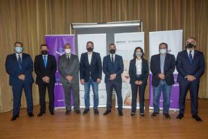 Από αριστερά προς τα δεξιά: Ο κ. Κωνσταντίνος Χαβιάρας, Διευθυντής Περιφερειακής Αγοράς Eurobank Ροδόπης-Έβρου, ο κ. Γιώργος Κηπουρός, Διευθυντής Τομέα Δικτύου Καταστημάτων Eurobank Ανατολικής Θεσσαλονίκης, Κεντροανατολικής Μακεδονίας &amp; Θράκης, ο κ. Παναγιώτης Καρδάσης, Διευθυντής Εταιρικής Κοινωνικής Ευθύνης Eurobank, ο κ. Ιωάννης Μπόγδης, Γενικός Γραμματέας Δήμου Αλεξανδρούπολης, ο κ. Βασίλης Κελάρης, Γυναικολόγος Αναπαραγωγής &amp; συνιδρυτής του Σωματείου Be-Live, (αντιπρόεδρος του μαιευτηρίου ΜΗΤΕΡΑ) η κα Γεωργία Πετρίδου, Διευθύντρια Καταστήματος Eurobank Αλεξανδρούπολης, ο κ. Νικόλαος Νικολέτος, Διευθυντής Γυναικολογικής Κλινικής του ΓΠΝ Αλεξανδρούπολης και ο κ. Χάρης Χηνιάδης, Γυναικολόγος Αναπαραγωγής &amp; συνιδρυτής του Σωματείου Be-Live, (μέλος ΔΣ του μαιευτηρίου ΜΗΤΕΡΑ).