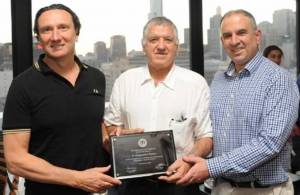 &Tau;&iota;&mu;&eta;&tau;&iota;&kappa;ή &delta;&iota;ά&kappa;&rho;&iota;&sigma;&eta; &gamma;&iota;&alpha; &tau;&omicron;&nu; &gamma;&upsilon;&nu;&alpha;&iota;&kappa;&omicron;&lambda;ό&gamma;&omicron; &Kappa;&omega;&nu;&sigma;&tau;&alpha;&nu;&tau;ί&nu;&omicron; &Pi;ά&nu;&tau;&omicron;  &sigma;&tau;&eta;&nu; &Alpha;&upsilon;&sigma;&tau;&rho;&alpha;&lambda;ί&alpha;