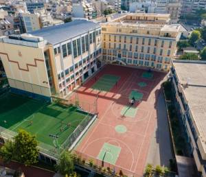 &Lambda;&epsilon;ό&nu;&tau;&epsilon;&iota;&omicron;&sigmaf; &Sigma;&chi;&omicron;&lambda;ή &Alpha;&theta;&eta;&nu;ώ&nu;: 100 &chi;&rho;ό&nu;&iota;&alpha; &pi;&rho;&omicron;&sigma;&phi;&omicron;&rho;ά&sigmaf; &sigma;&tau;&eta;&nu; &epsilon;&kappa;&pi;&alpha;ί&delta;&epsilon;&upsilon;&sigma;&eta; &mu;&epsilon; &pi;&nu;&epsilon;ύ&mu;&alpha; &kappa;&alpha;&iota;&nu;&omicron;&tau;&omicron;&mu;ί&alpha;&sigmaf; &kappa;&alpha;&iota; &alpha;&xi;ί&epsilon;&sigmaf; &pi;&omicron;&upsilon; &omicron;&iota;&kappa;&omicron;&delta;&omicron;&mu;&omicron;ύ&nu; &tau;&omicron; &mu;έ&lambda;&lambda;&omicron;&nu;