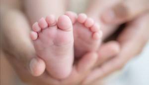 Μετά από 13 αποβολές η Laura από τη Βρετανία έζησε το “θαύμα” της μητρότητας