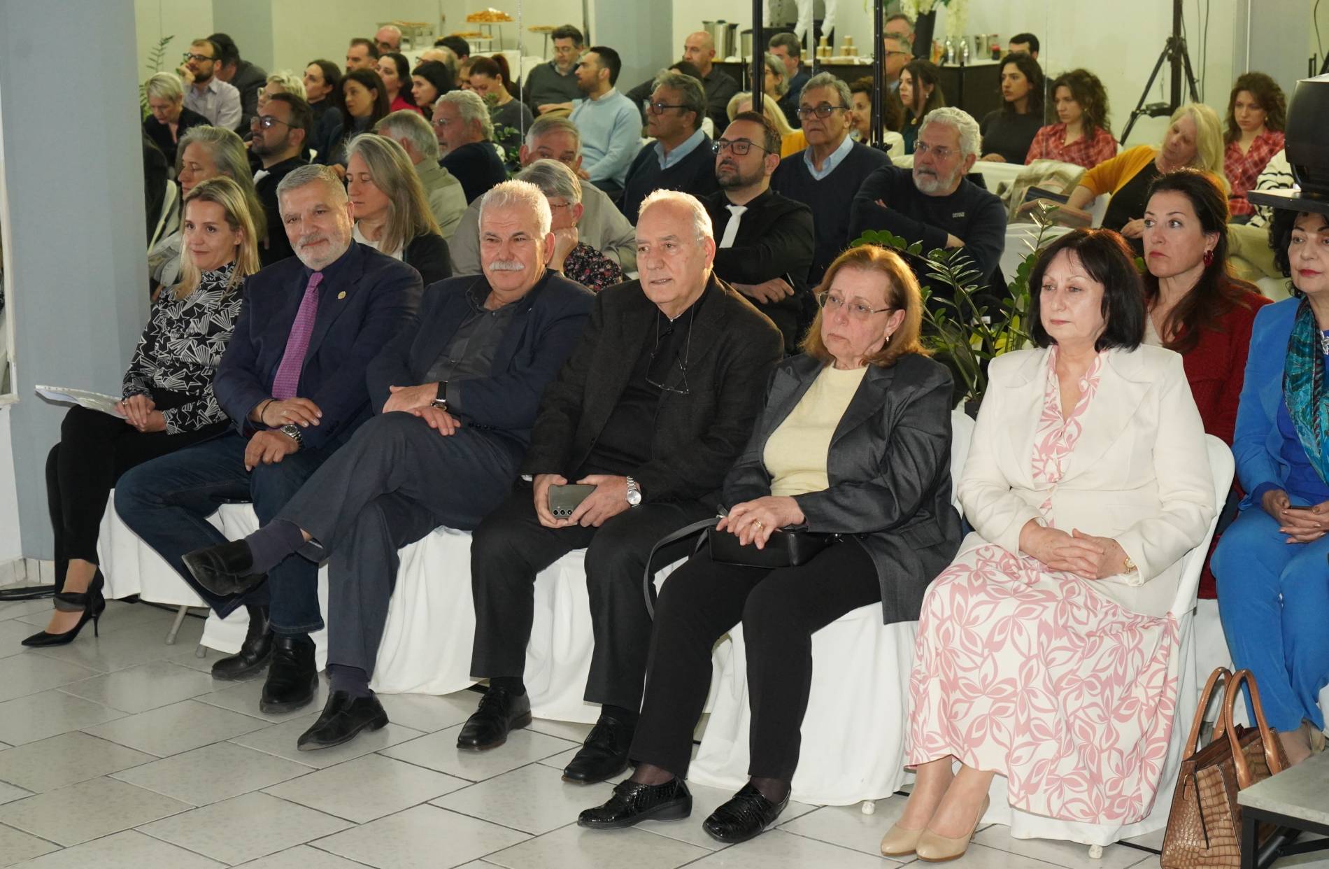 &Kappa;&omicron;&sigma;&mu;&omicron;&iota;&alpha;&tau;&rho;&iota;&kappa;ή: &Alpha;&rho;&omega;&gamma;ό&sigmaf; &sigma;&tau;&eta;&nu; &pi;&rho;ό&lambda;&eta;&psi;&eta; &tau;&omicron;&upsilon; &kappa;&alpha;&rho;&kappa;ί&nu;&omicron;&upsilon; &tau;&rho;&alpha;&chi;ή&lambda;&omicron;&upsilon; &tau;&eta;&sigmaf; &mu;ή&tau;&rho;&alpha;&sigmaf;