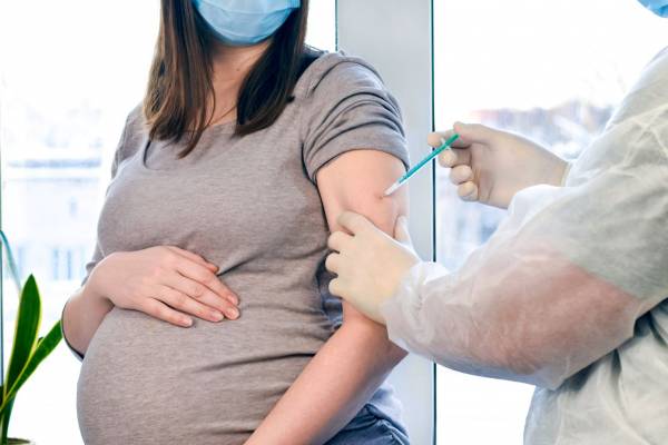 CDC: &Omicron; &epsilon;&mu;&beta;&omicron;&lambda;&iota;&alpha;&sigma;&mu;ό&sigmaf; &sigma;&tau;&eta;&nu; &epsilon;&gamma;&kappa;&upsilon;&mu;&omicron;&sigma;ύ&nu;&eta; &delta;&epsilon; &sigma;&chi;&epsilon;&tau;ί&zeta;&epsilon;&tau;&alpha;&iota; &mu;&epsilon; &pi;&rho;ό&omega;&rho;&omicron; &tau;&omicron;&kappa;&epsilon;&tau;ό &kappa;&alpha;&iota; &lambda;&iota;&pi;&omicron;&beta;&alpha;&rho;ή &nu;&epsilon;&omicron;&gamma;&nu;ά
