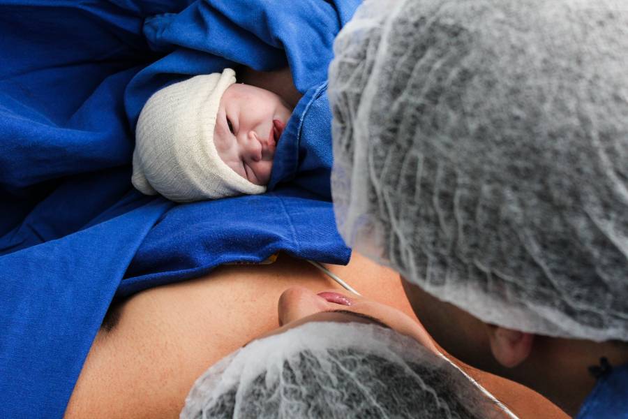 &Gamma;&epsilon;&nu;&nu;ή&theta;&eta;&kappa;&epsilon; &delta;&epsilon;ύ&tau;&epsilon;&rho;&omicron; &mu;&omega;&rho;ό &alpha;&pi;ό &mu;&eta;&tau;έ&rho;&alpha; &theta;&epsilon;&tau;&iota;&kappa;ή &sigma;&tau;&omicron;&nu; &kappa;&omicron;&rho;&omega;&nu;&omicron;ϊό
