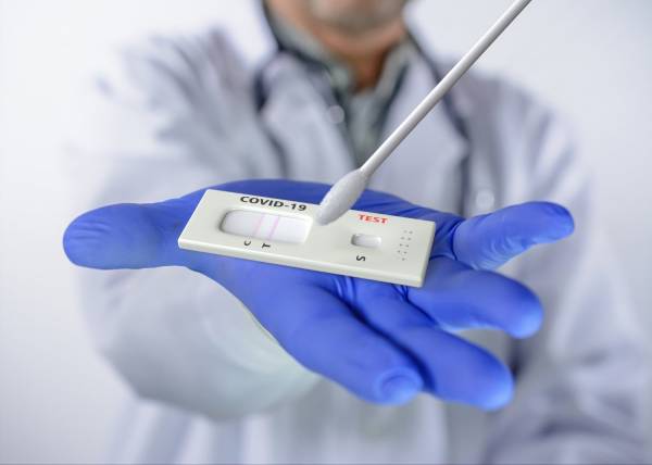 Covid-19 &amp; διαγνωστικές εξετάσεις: Η ειδικός λύνει τις απορίες μας