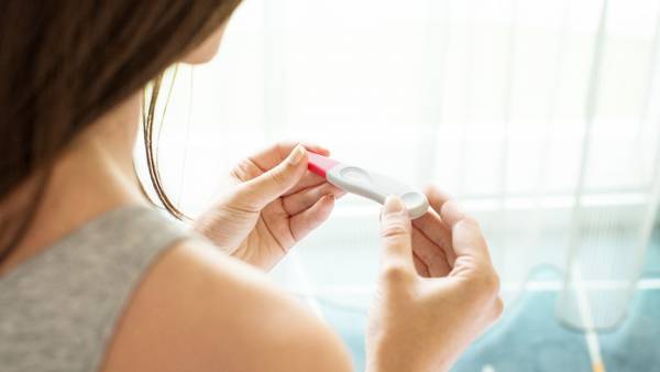 Πόσο γρήγορα μπορείς να μείνεις έγκυος μετά τον τοκετό;